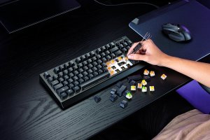 Klawiatura Razer BlackWidow V4 Tenkeyless HyperSpeed Orange (RZ03-05480100-R3M1) 6