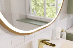 Comad Zestaw meblowy 60cm z blatem, umywalką nablatową Magic, szafkami wysokimi i lustrem LED 3
