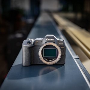 Aparat Canon EOS R8 + RF 24-105 mm f/4-7.1 IS STM (5803C095) 9