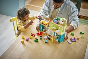 LEGO DUPLO Nowoczesny dom rodzinny 3 w 1 z figurkami (10470) 7