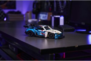 LEGO Technic Samochód wyścigowy BMW M4 GT3 EVO (42226) 9