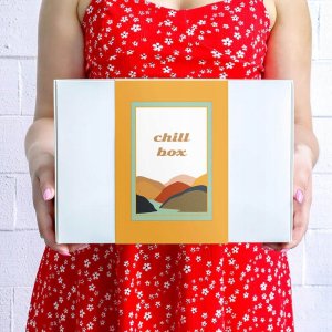 Cup&You ZESTAW PREZENTOWY UPOMINKOWY "BIG CHILL BOX" - HERBATA SYPANA 2X ŚWIECA SOJOWA KUBEK Z ZAPARZACZEM I POKRYWKĄ - PREZENT UPOMINEK DLA KOBIETY FACETA NIEJ NIEGO 3
