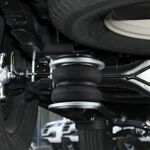 Crestron Poduszki pneumatyczne 2268 kg do Silverado Sierra 1500 zestaw montażowy 2