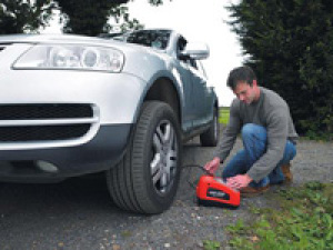 Kompresor samochodowy Black&Decker ASI300 12 V 3