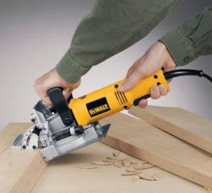 Frezarka Dewalt DW682K 600 W 4
