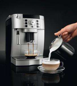 Ekspres ciśnieniowy DeLonghi Magnifica S ECAM 22.110.SB 6