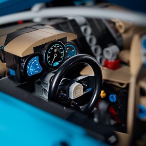 LEGO Technic Bugatti Chiron (42083) 5