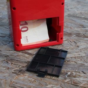 Gadget Factory Skarbonka Niszczarka do Banknotów 2
