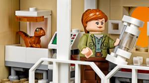 LEGO Jurassic World Atak indoraptora (75930) 9