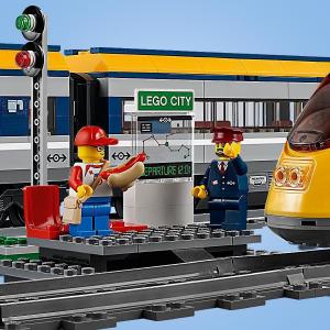 LEGO City Pociąg Pasażerski (60197) 8