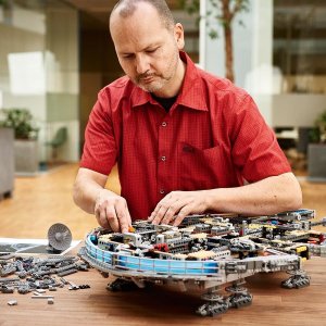 LEGO Star Wars Millennium Falcon (75192) 2