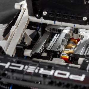 LEGO Technic Porsche 911 RSR (42096) 9