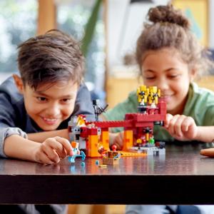 LEGO Minecraft Most Płomyków (21154) 9