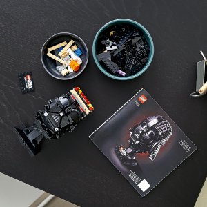 LEGO Star Wars Hełm Dartha Vadera (75304) 6