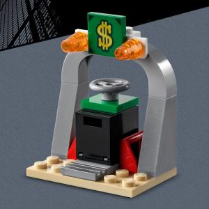 LEGO DC Batman kontra Joker: pościg Batmobilem (76180) 7