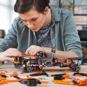LEGO Technic Ford F-150 Raptor (42126) 2