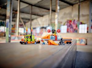LEGO City Stuntz Ciężarówka kaskaderska (60294) 2