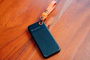 Dysk zewnętrzny SSD Verbatim Pocket 256GB Czarno-pomarańczowy (.) 4