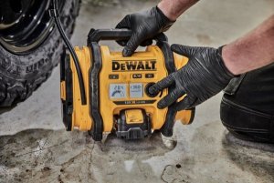 Kompresor samochodowy Dewalt DCC018N 3