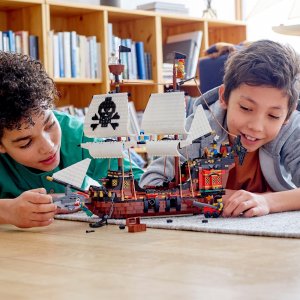 LEGO Creator 3 w 1 Statek piracki (31109) 2