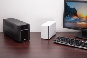 UPS APC BVX2200LI 4