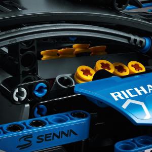 LEGO Technic McLaren Senna GTR (42123) 7