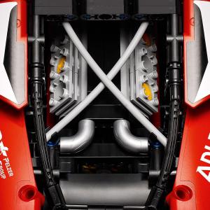 LEGO Technic Ferrari 488 GTE AF Corse #51 (42125) 4