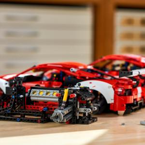 LEGO Technic Ferrari 488 GTE AF Corse #51 (42125) 15
