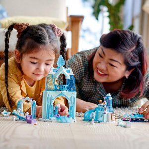 LEGO Disney Lodowa kraina czarów Anny i Elsy (43194) 4