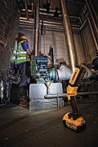 Dewalt Latarka 18V XR LED przegubowa (DCL050) 8
