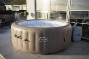 SPA ogrodowe Bestway Lay-Z-Spa Palm Springs 196 cm x 71 cm (60017) 17