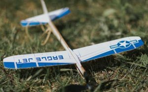 Goki Samolot do składania Eagle Jet 2