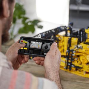 LEGO Technic Sterowany przez aplikację buldożer Cat D11 (42131) 5