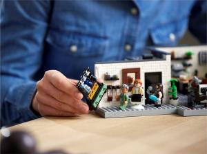 LEGO Creator Expert Queer Eye – Mieszkanie Fab Five (10291) 2