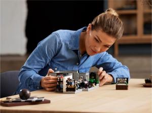 LEGO Creator Expert Queer Eye – Mieszkanie Fab Five (10291) 4