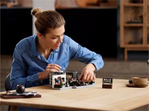 LEGO Creator Expert Queer Eye – Mieszkanie Fab Five (10291) 5