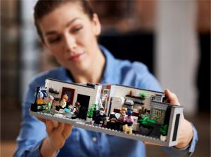 LEGO Creator Expert Queer Eye – Mieszkanie Fab Five (10291) 6