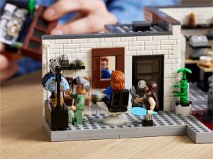 LEGO Creator Expert Queer Eye – Mieszkanie Fab Five (10291) 7