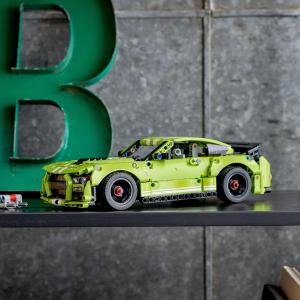 LEGO Technic Ford Mustang Shelby GT500 (42138) 3