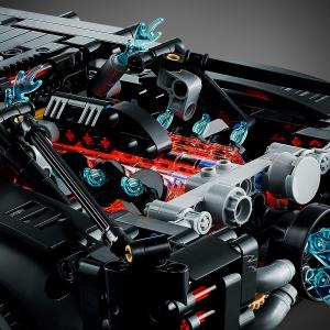 LEGO Technic BATMAN — BATMOBIL (42127) 6