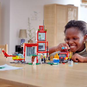 LEGO City Remiza strażacka (60320) 4