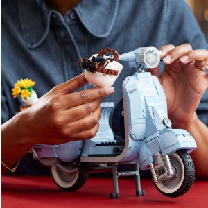 LEGO Icons Vespa 125 (10298) 6