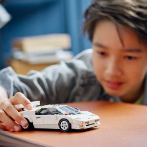 LEGO Speed Champions Lamborghini Countach (76908) 2