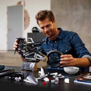 LEGO Technic BMW M 1000 RR (42130) 4