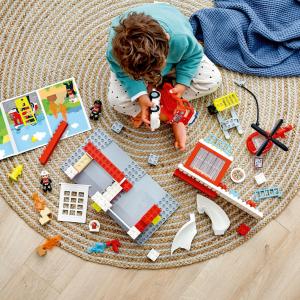 LEGO Duplo Remiza strażacka i helikopter (10970) 7