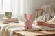Dekoracja świąteczna Cotton World Dekoracja wielkanocna Easter Bunny figurka zajączka 3D - różowy 2