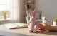 Dekoracja świąteczna Cotton World Nowoczesna dekoracja wielkanocna Ribbed Bunny with Egg figurka zajączka - różowy 5