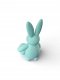 Dekoracja świąteczna Cotton World Nowoczesna dekoracja wielkanocna Ribbed Bunny with Egg figurka zajączka 3D - błękit 3
