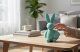 Dekoracja świąteczna Cotton World Nowoczesna dekoracja wielkanocna Ribbed Bunny with Egg figurka zajączka 3D - błękit 4