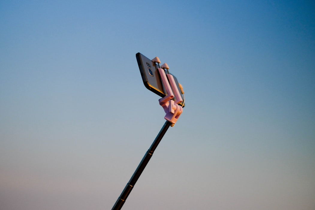 smartfon, selfie stick
